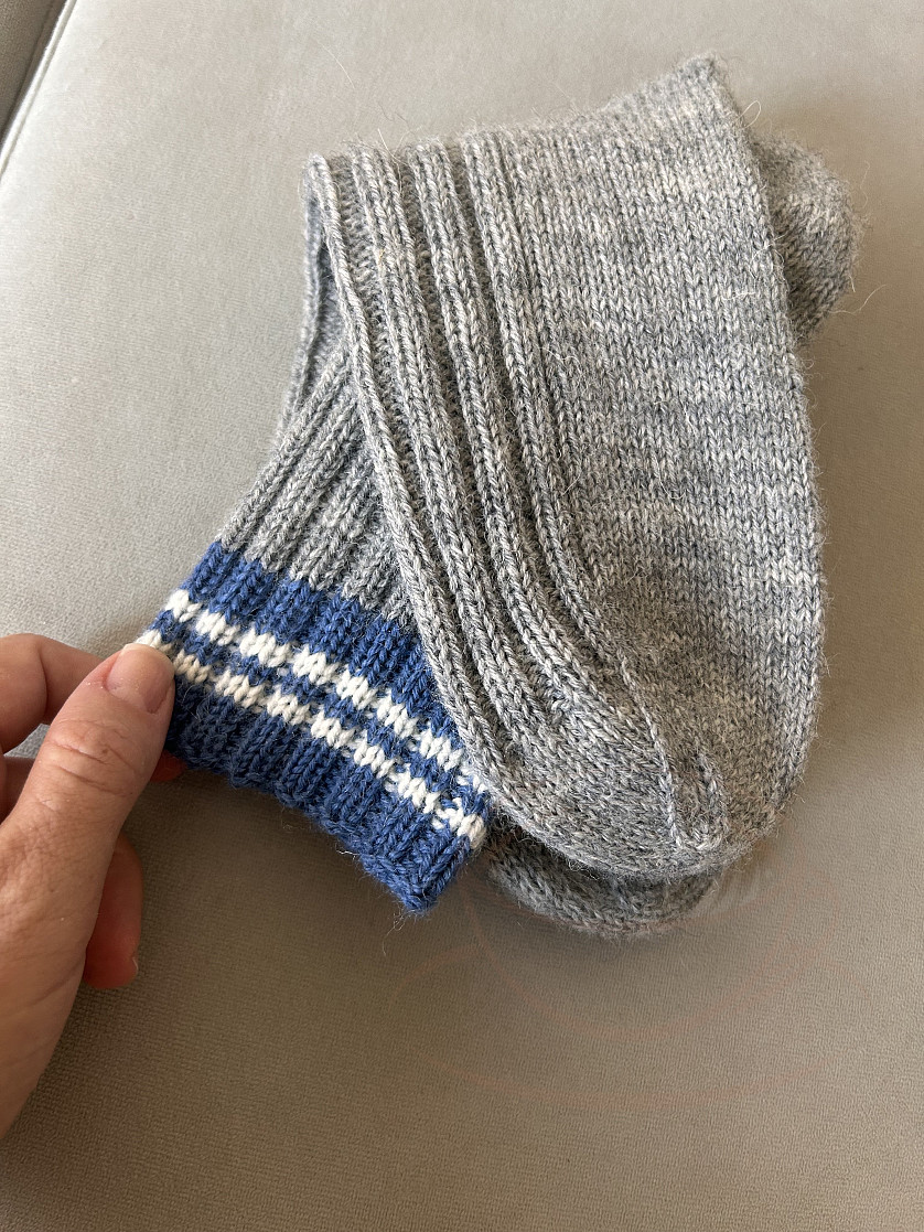 Gray socks with elastic band pattern изображение 3