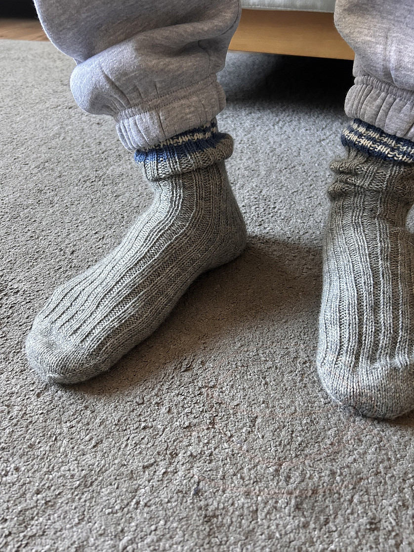 Gray socks with elastic band pattern изображение 2