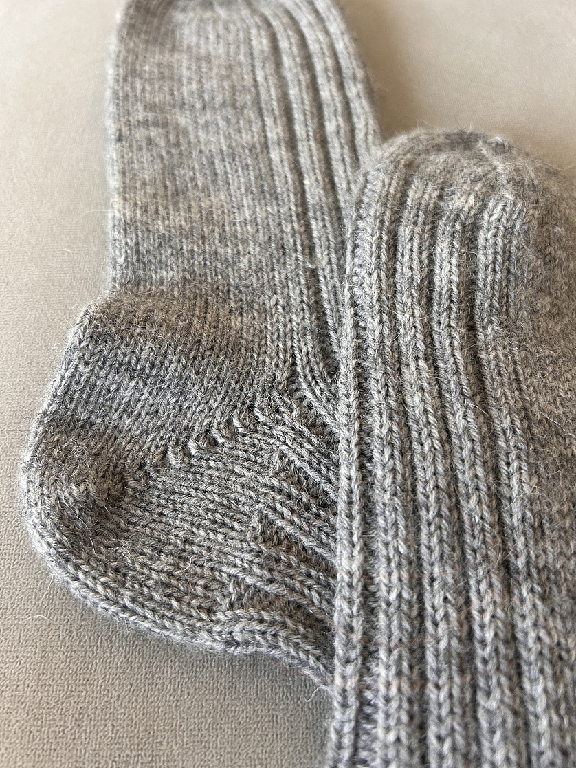 Gray socks with elastic band pattern изображение 4